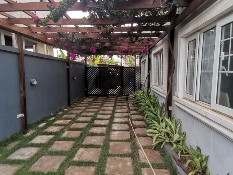 FIVE BEDROOM HOUSE- TSE ADDO