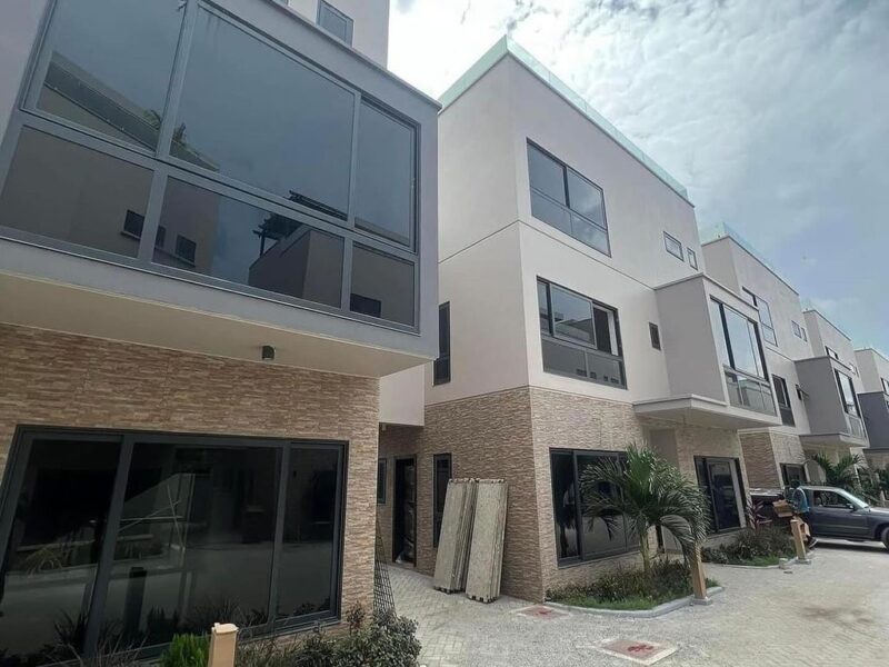 Executive 3 bedrooms Townhouse going for sale.