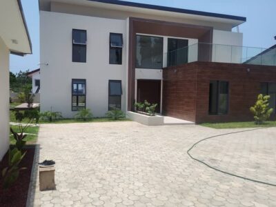 5 BEDROOM HOUSE WITH 2 BEDROOMS STAFF QUARTERS AND SWIMMING POOL FOR RENT AT LABONE