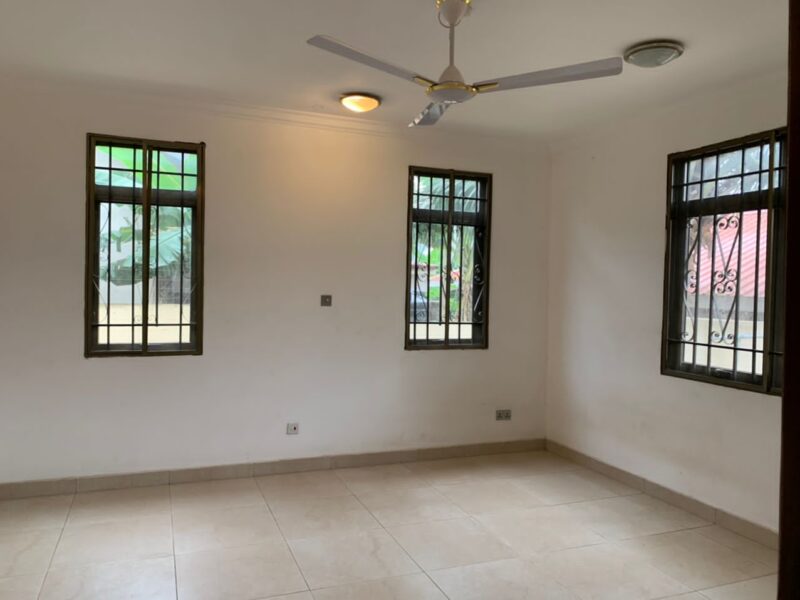 SPACIOUS 4 BEDROOMS HOUSE WITH BOYS QUARTERS FOR RENT AT KWABENYA ACP HILLS