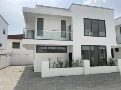 FOR SALE: LUXURIOUS NEWLY BUILT 4-BEDROOM MODERN HOUSE IN ADJIRINGANOR