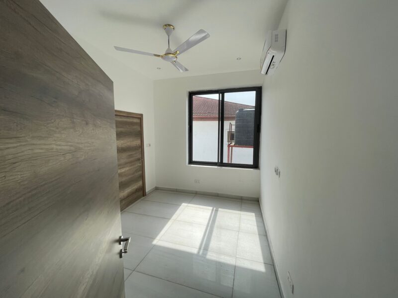 FOR SALE: LUXURIOUS NEWLY BUILT 4-BEDROOM MODERN HOUSE IN ADJIRINGANOR