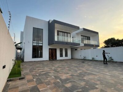 STUNNING 5-BEDROOM ENSUITE HOUSE IN ADENTA